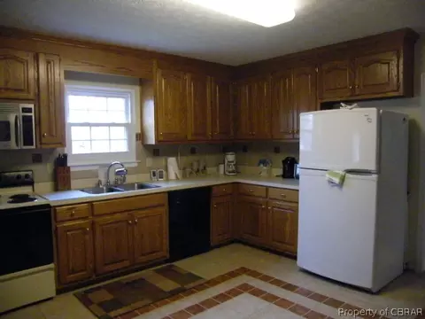 7745 Colin Ct, Gloucester Point, VA 23062 photo 4