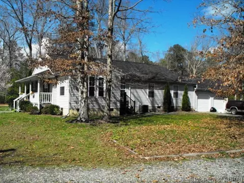 5351 Kings Dr, Gloucester, VA 23061 photo 1
