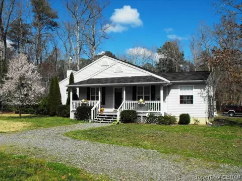 5351 Kings Dr, Gloucester, VA 23061 photo 2