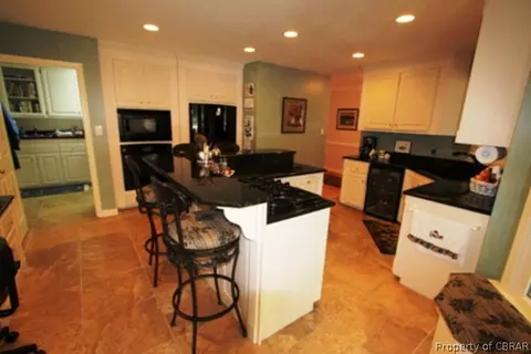 1671 Tyndall Point Rd, Gloucester Point, VA 23062 photo 2