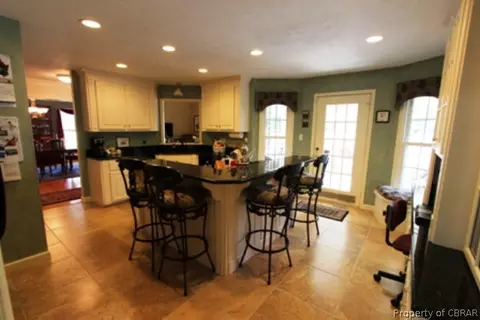 1671 Tyndall Point Rd, Gloucester Point, VA 23062 photo 3
