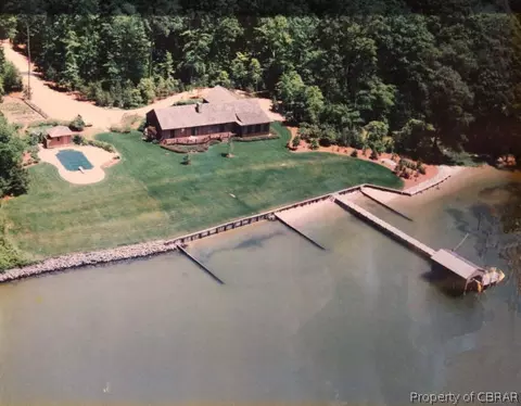 261 Amber Rd, Weems, VA 22576 photo 1