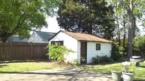 27 Northampton Dr, Hampton, VA 23666 photo 5