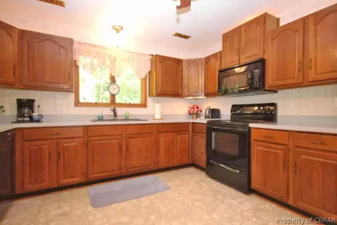 4833 Rosewell Dr, Gloucester, VA 23061 photo 11