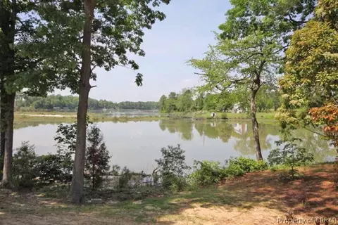 4833 Rosewell Dr, Gloucester, VA 23061 photo 5