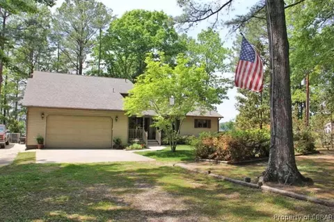 4833 Rosewell Dr, Gloucester, VA 23061 photo 1