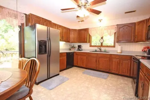 4833 Rosewell Dr, Gloucester, VA 23061 photo 12