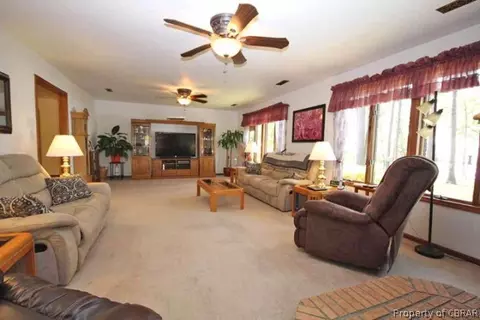 4833 Rosewell Dr, Gloucester, VA 23061 photo 9
