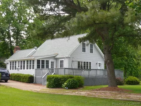 8140 River View Dr, Gloucester, VA 23061 photo 1