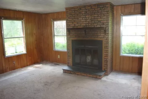 6267 Hidden Acres Dr, Gloucester, VA 23061 photo 2