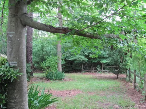 8225 Sheffield Dr, Gloucester, VA 23061 photo 6