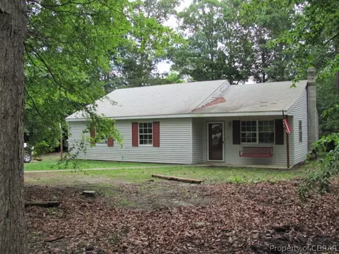 8225 Sheffield Dr, Gloucester, VA 23061 photo 1