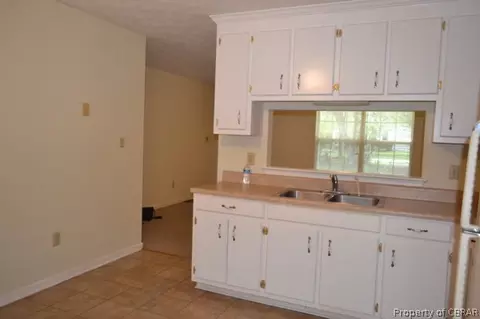 8769 Marlfield Rd, Gloucester, VA 23061 photo 4