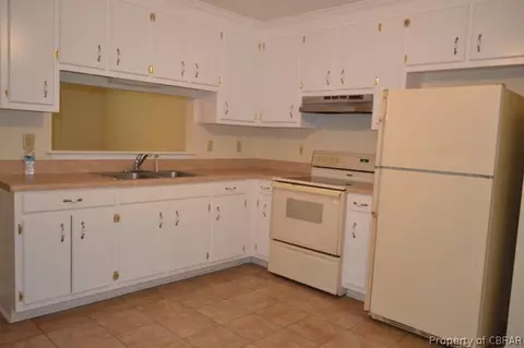 8769 Marlfield Rd, Gloucester, VA 23061 photo 3