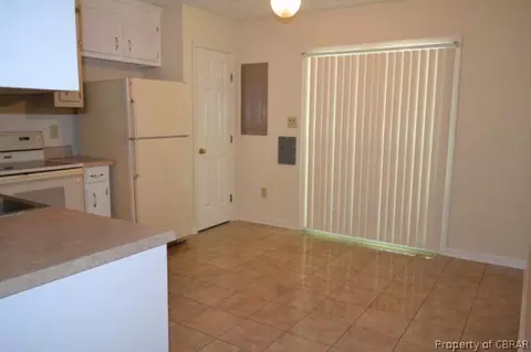 8769 Marlfield Rd, Gloucester, VA 23061 photo 2