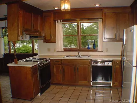 8034 Cloister Dr, Gloucester, VA 23061 photo 3
