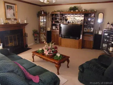 7668 The Points Pl, Gloucester Point, VA 23062 photo 5