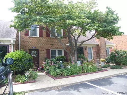 7668 The Points Pl, Gloucester Point, VA 23062 photo 1