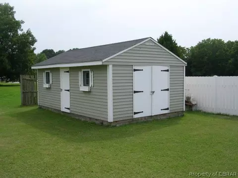 6776 Magnolia Dr, Gloucester, VA 23061 photo 5