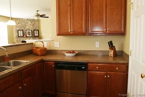 7258 Jeanne Dr, Gloucester, VA 23061 photo 3
