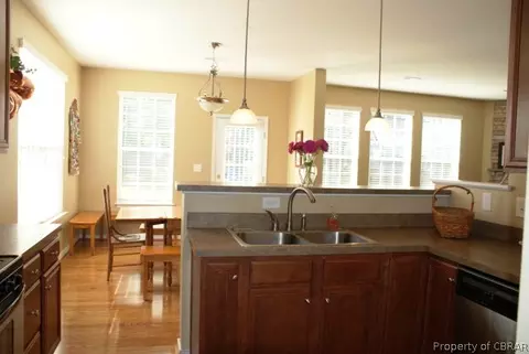 7258 Jeanne Dr, Gloucester, VA 23061 photo 5