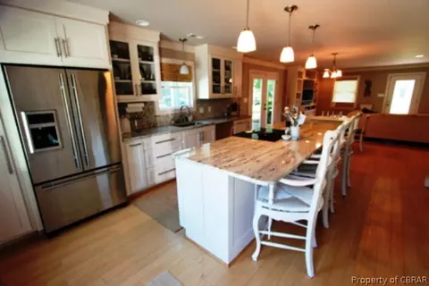 6907 Fields Landing Rd, Hayes, VA 23072 photo 2