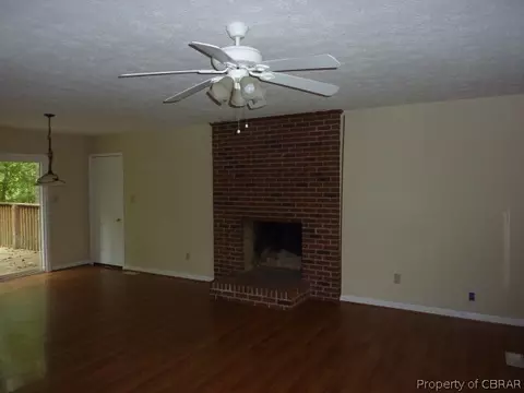 10097 Skillman Ln, Gloucester, VA 23061 photo 3