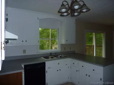 10097 Skillman Ln, Gloucester, VA 23061 photo 6