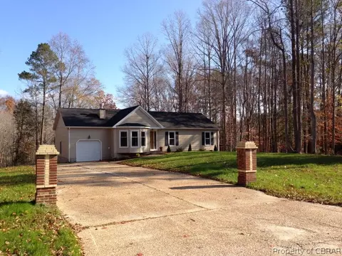 6683 Lakeview Dr, Gloucester, VA 23061 photo 1