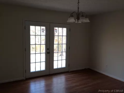6683 Lakeview Dr, Gloucester, VA 23061 photo 4