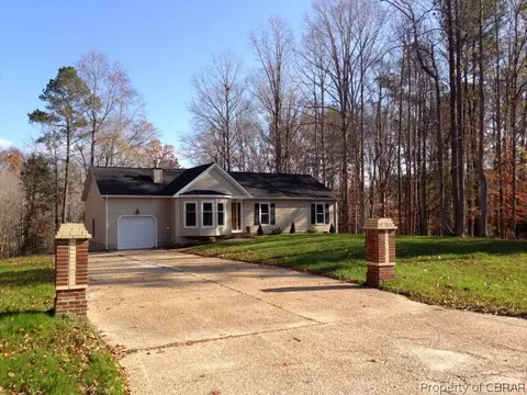 6683 Lakeview Dr, Gloucester, VA 23061 photo 2