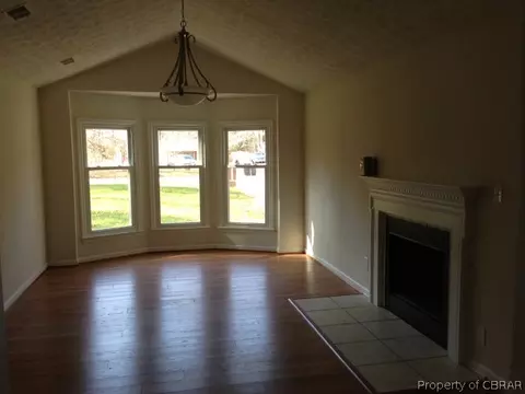 6683 Lakeview Dr, Gloucester, VA 23061 photo 3
