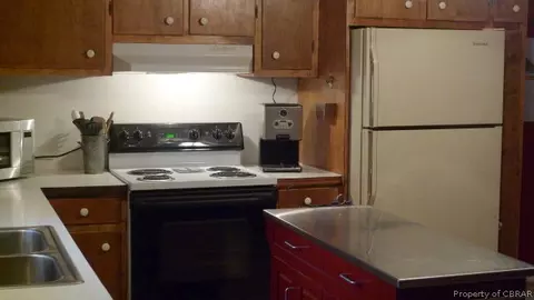 7042 E View Rd, Hayes, VA 23072 photo 4
