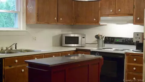 7042 E View Rd, Hayes, VA 23072 photo 3