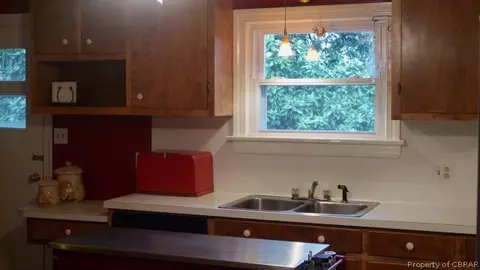 7042 E View Rd, Hayes, VA 23072 photo 5