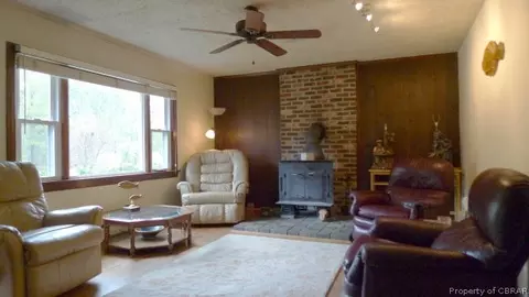 7042 E View Rd, Hayes, VA 23072 photo 2