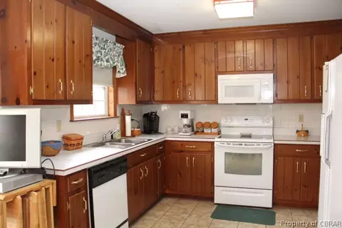 1487 Yorkview Dr, Gloucester Point, VA 23062 photo 7