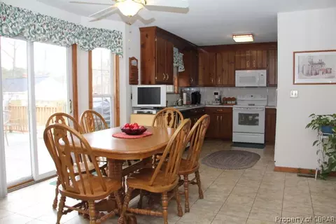 1487 Yorkview Dr, Gloucester Point, VA 23062 photo 6