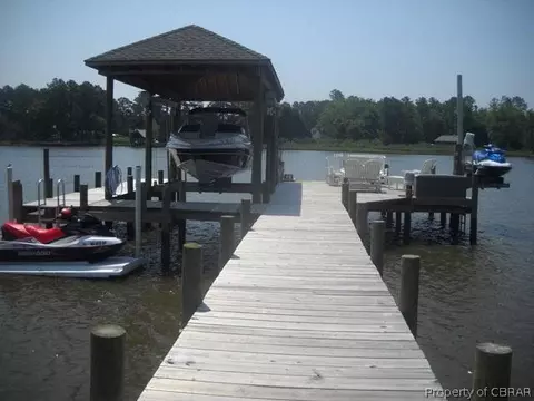 8765 Coles Landing Dr, Gloucester, VA 23061 photo 3
