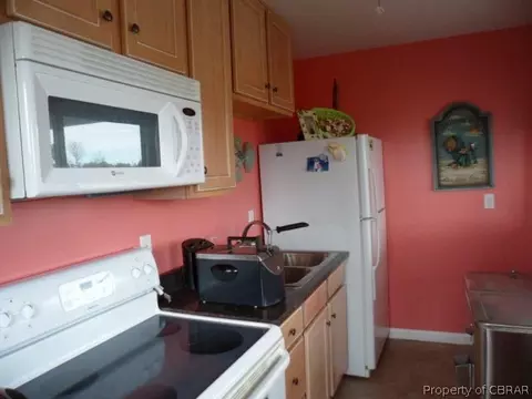 8765 Coles Landing Dr, Gloucester, VA 23061 photo 17
