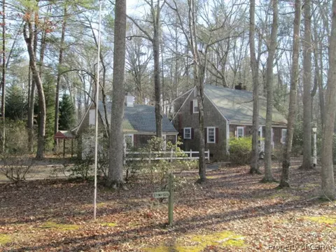 987 Laurel Point Rd, Kilmarnock, VA 22482 photo 1