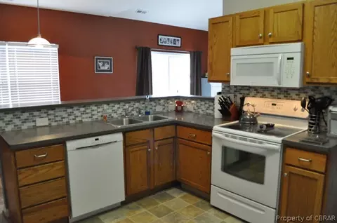 6545 Gentry Ct, Gloucester, VA 23061 photo 9