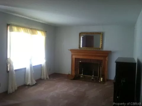 14 Cordova Dr, Hampton, VA 23666 photo 2