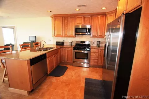 7809 Haynes Dr, Gloucester, VA 23061 photo 5
