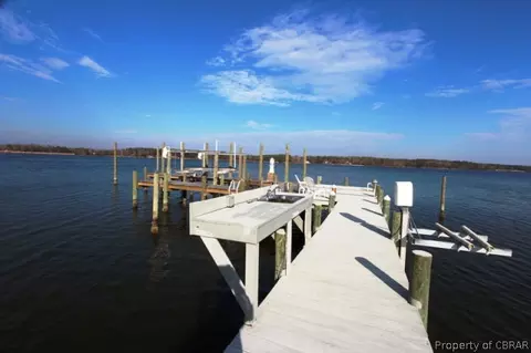 7809 Haynes Dr, Gloucester, VA 23061 photo 3