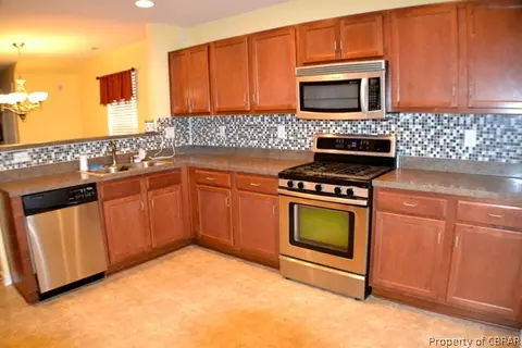 7228 Jeanne Dr, Gloucester, VA 23061 photo 4