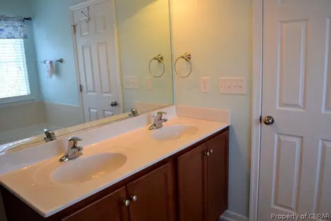 7228 Jeanne Dr, Gloucester, VA 23061 photo 11