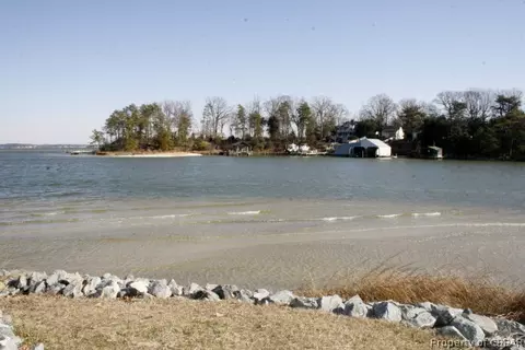 786 Long Point Ln, Topping, VA 23169 photo 6