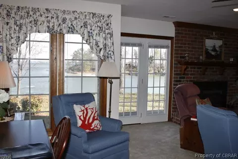 786 Long Point Ln, Topping, VA 23169 photo 14