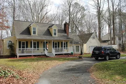 7243 Deer Run Dr, Gloucester, VA 23061 photo 1